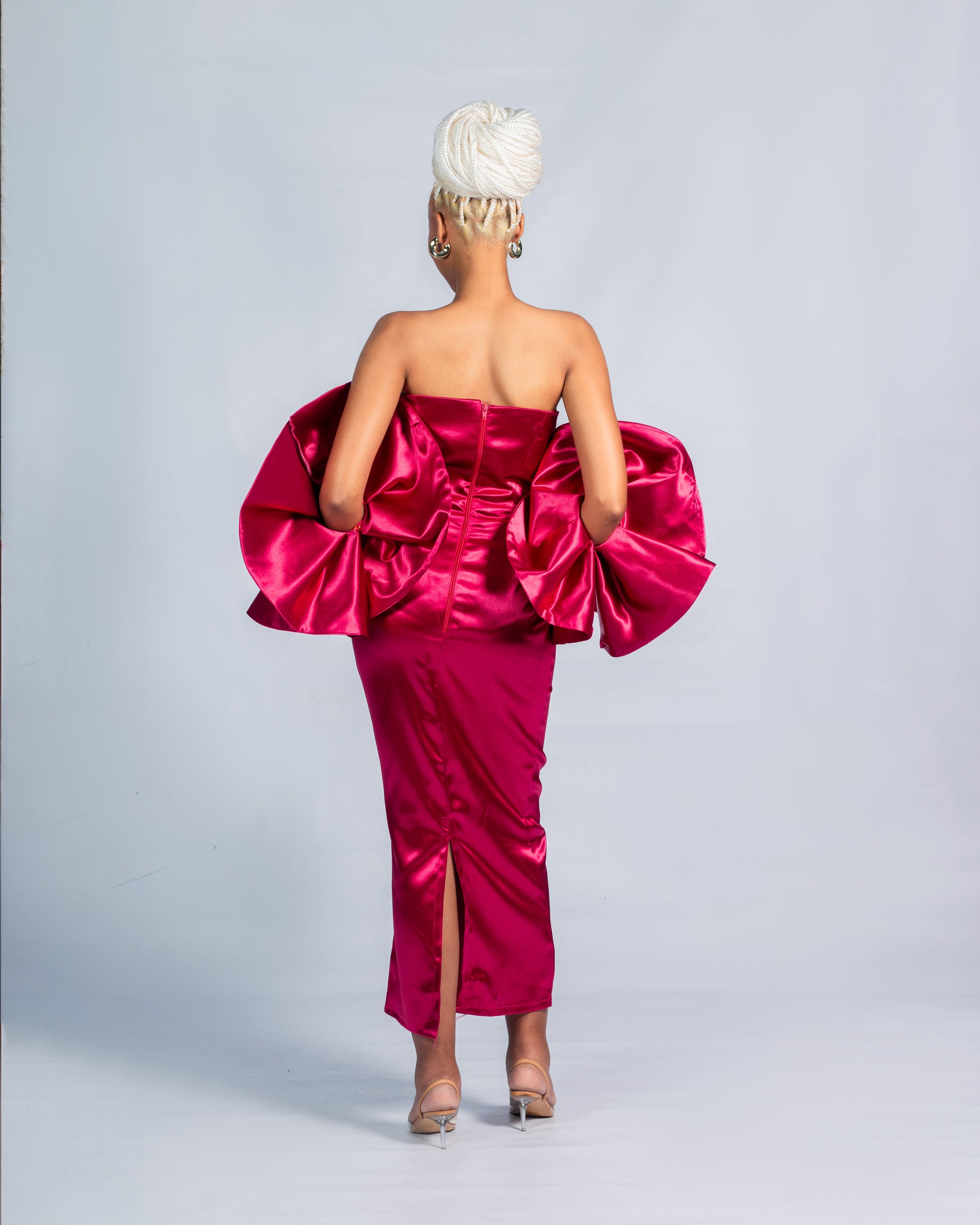 Elegant detachable ruffle hands dress